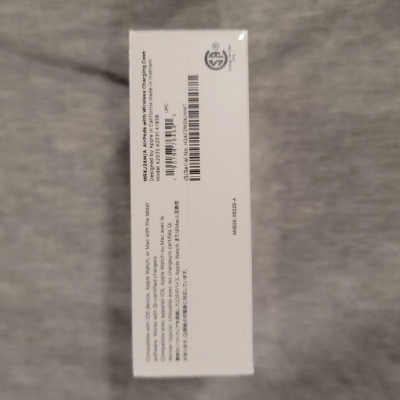 Apple - Airpods with Wireless Charging Case - WhiteModel:MRXJ2AM/A - Picture 3 of 4